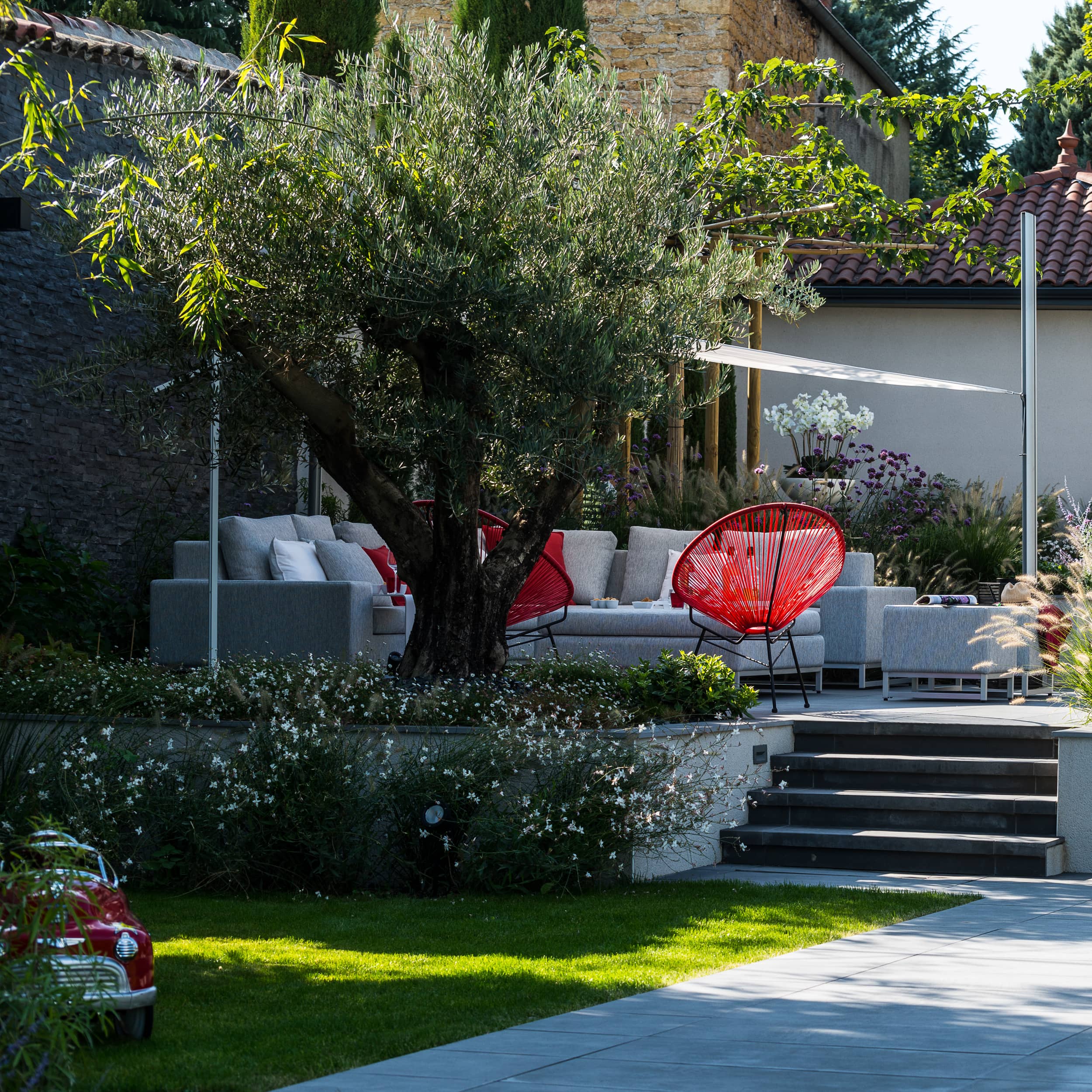 salon dans un jardin